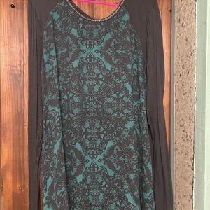 Elegant Black and Green Women's Top